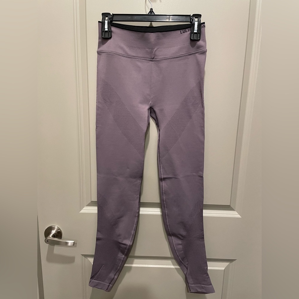NWOT Lululemon leggings purple color women’s limited edition leggings lavender